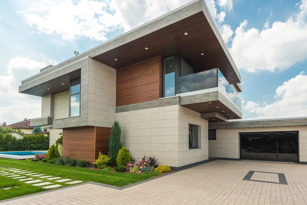Modern courtyard residence